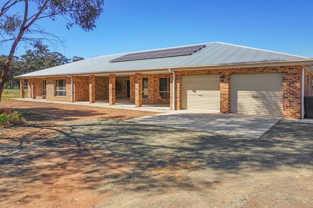 61 Mid Western Highway, West Wyalong NSW 2671, Image 0