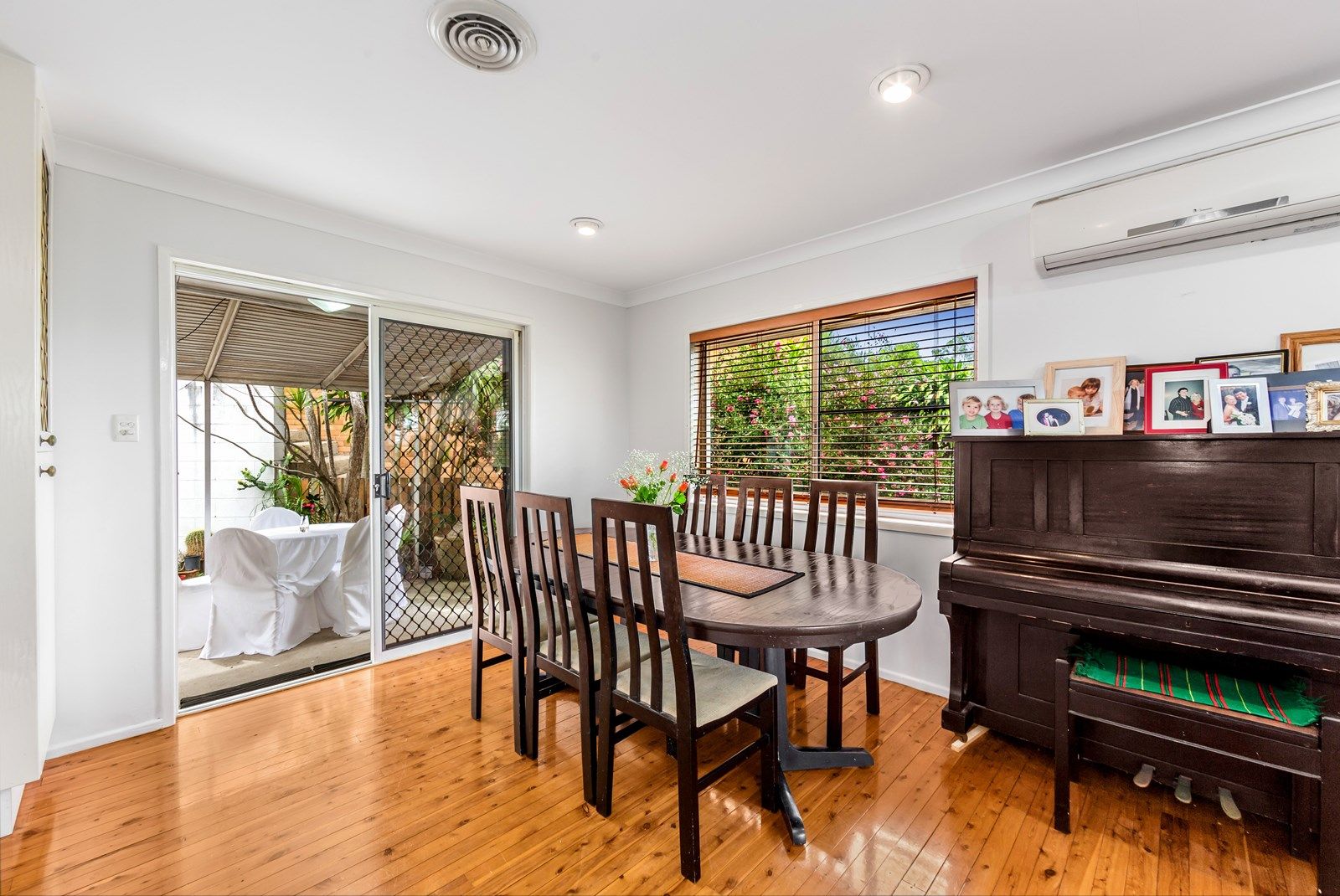 10 Cluden Street, Holland Park West QLD 4121, Image 2