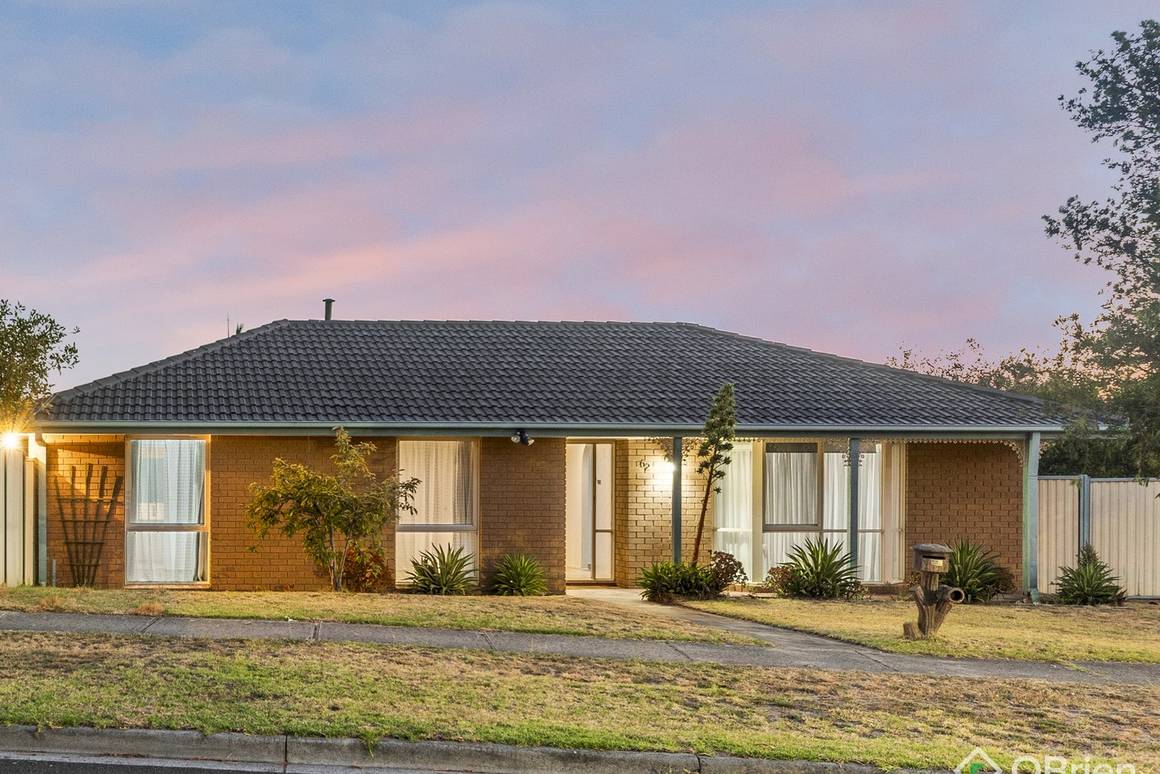Picture of 62 Waverley Park Drive, CRANBOURNE NORTH VIC 3977