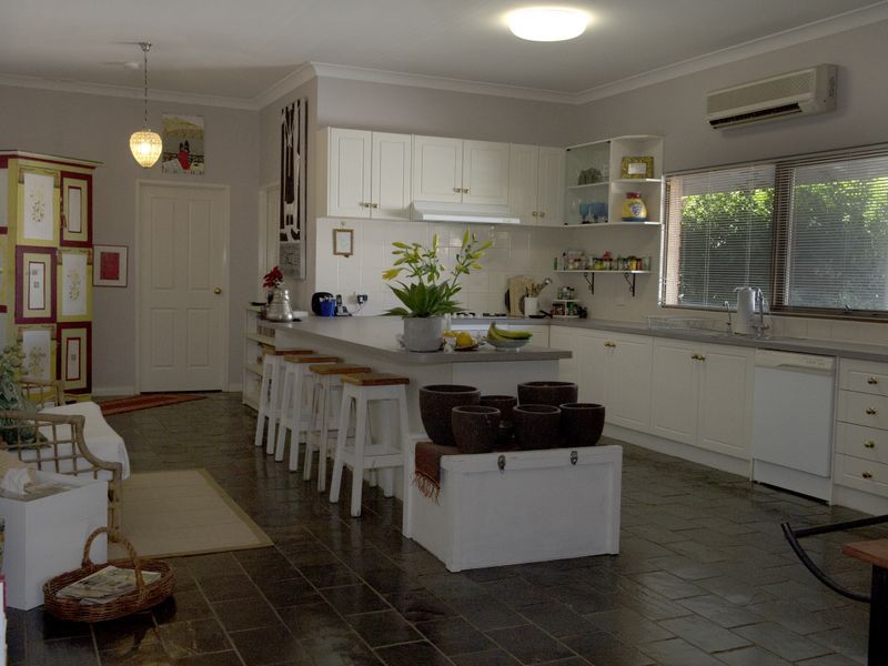 2/1 Bowman Close, ARALUEN NT 0870, Image 2