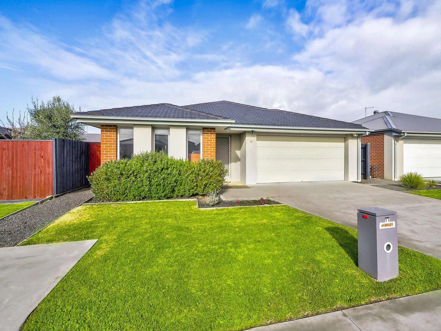 3 bedrooms House in 11 Newcastle Drive OFFICER VIC, 3809