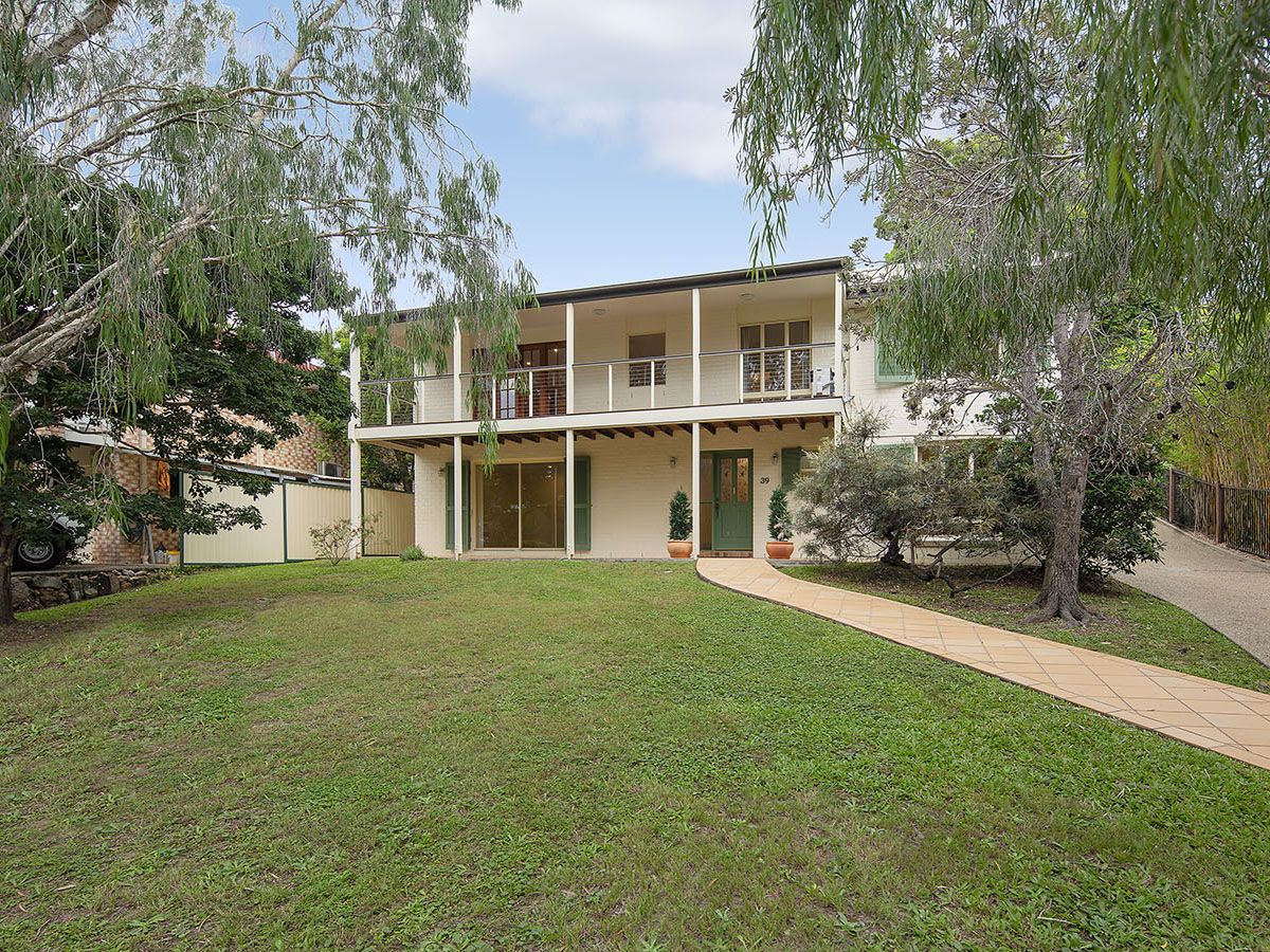 3 bedrooms House in 39 Deerdale Street STAFFORD HEIGHTS QLD, 4053