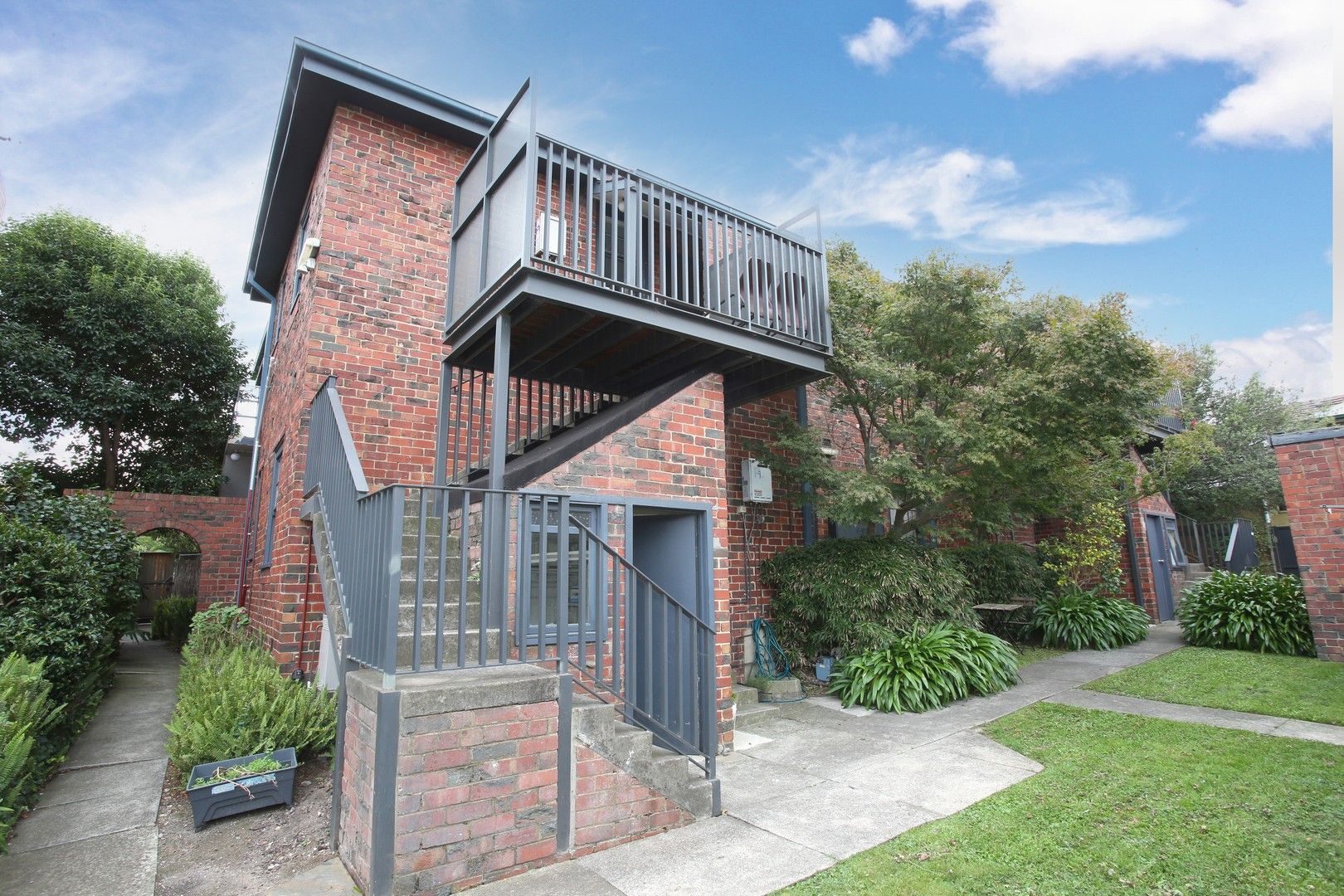 2 bedrooms Apartment / Unit / Flat in 4/6 Barkers Road HAWTHORN VIC, 3122
