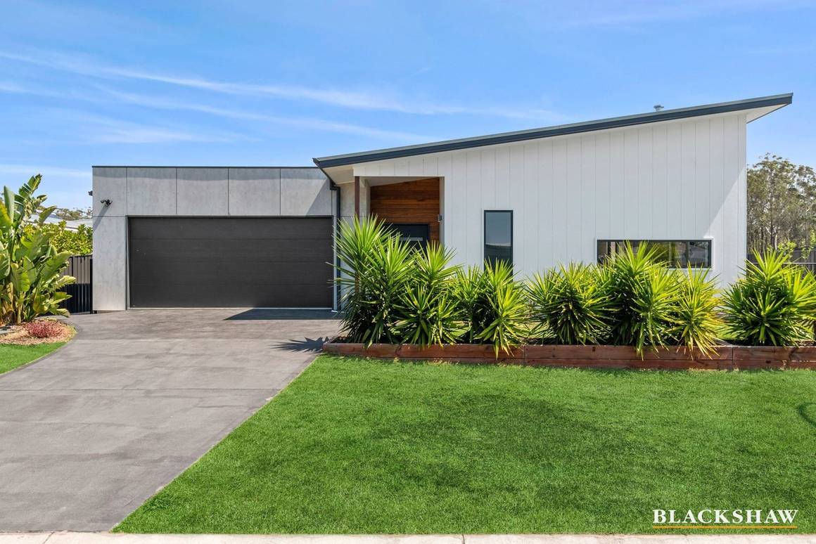 Picture of 22 Woolabar Drive, BROULEE NSW 2537