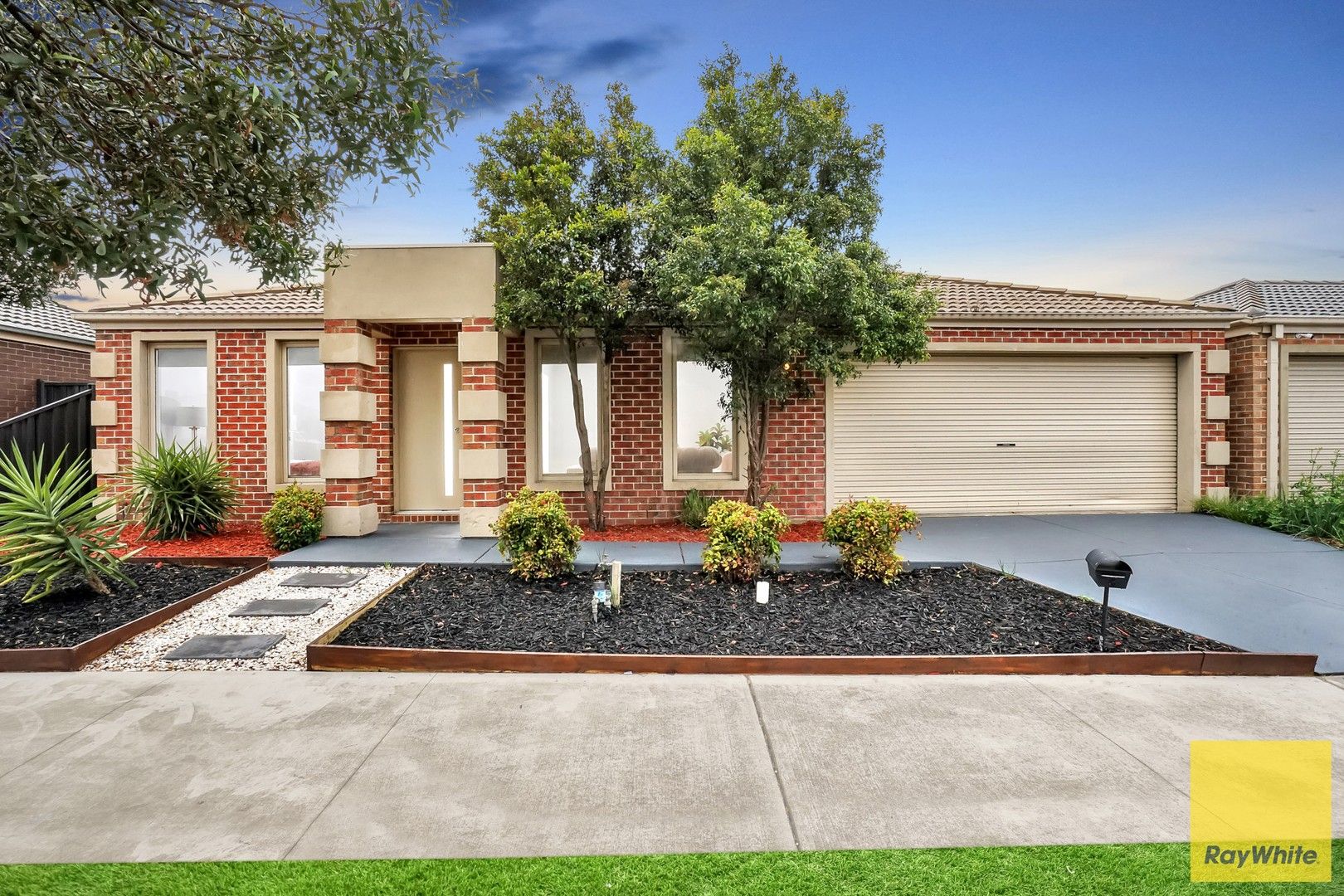 4 bedrooms House in 8 Toritta way TRUGANINA VIC, 3029