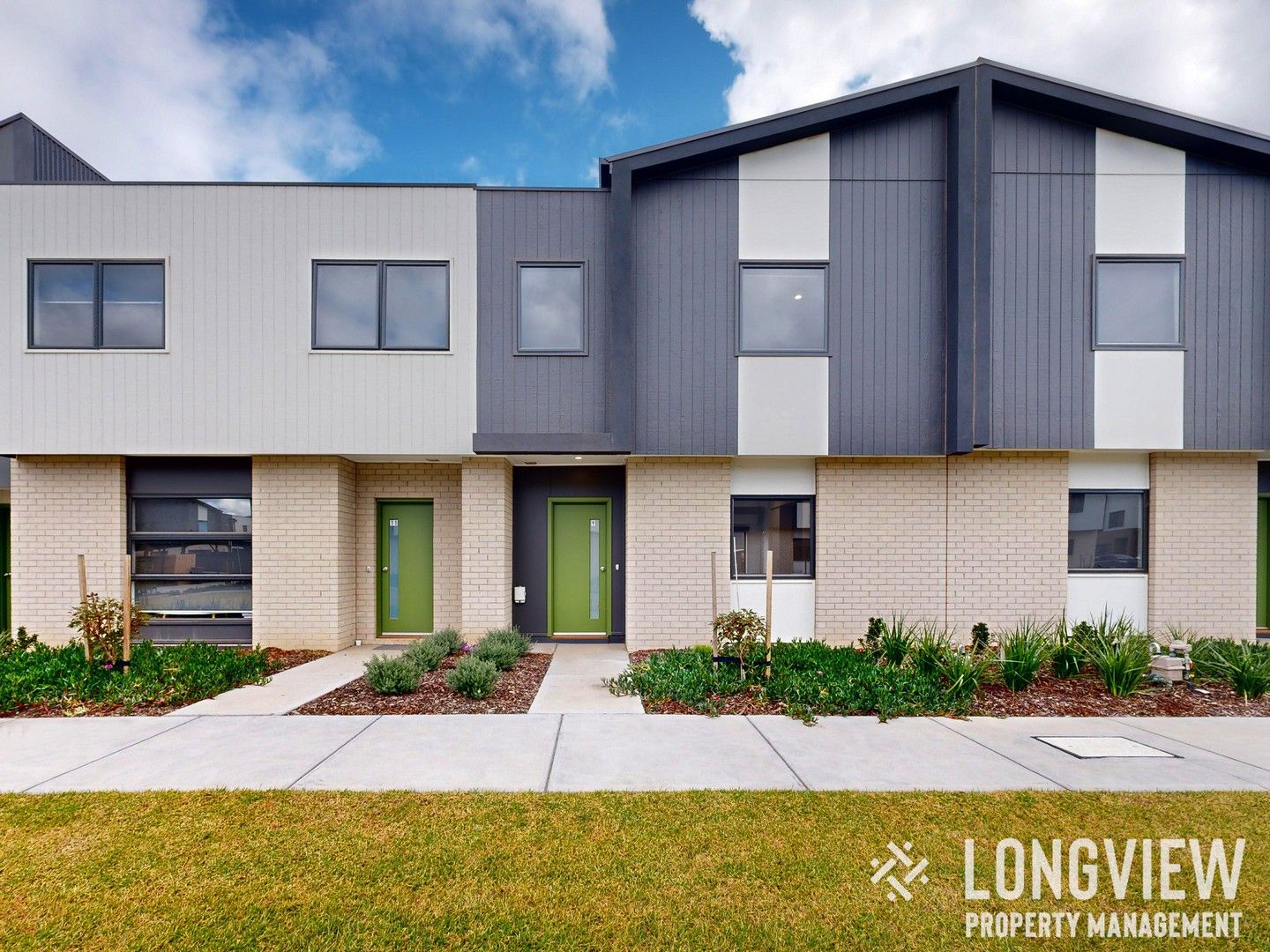 3 bedrooms Townhouse in 9 Chad Street DEANSIDE VIC, 3336