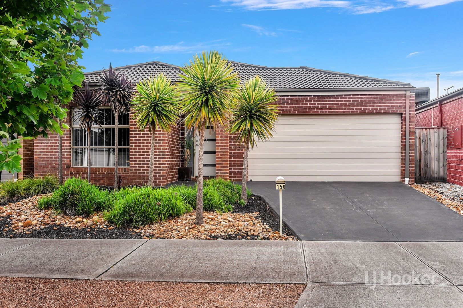 4 bedrooms House in 150 Botanica Springs Boulevard BROOKFIELD VIC, 3338