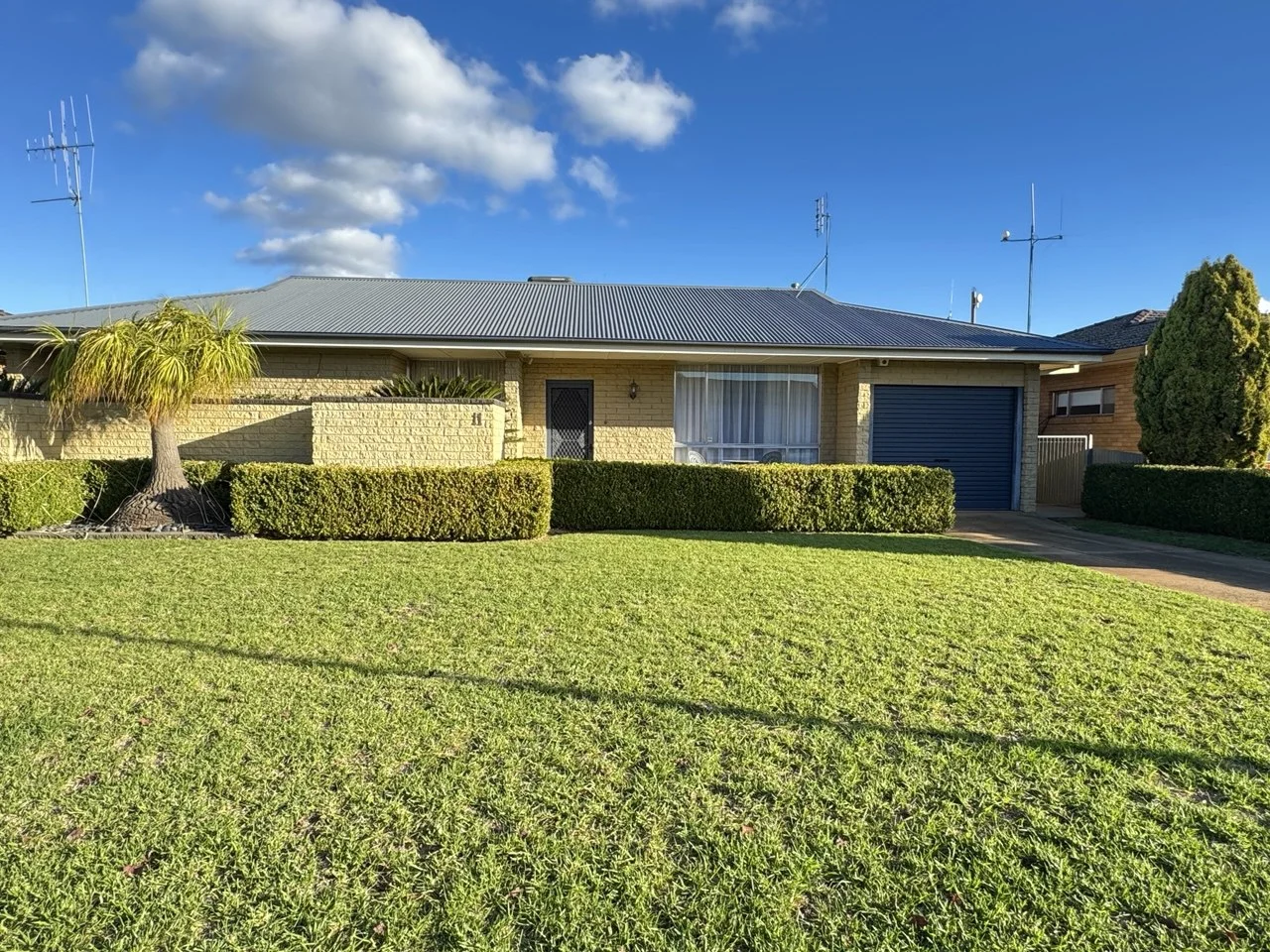 Primary image of 11 Downes Crescent, Parkes NSW 2870