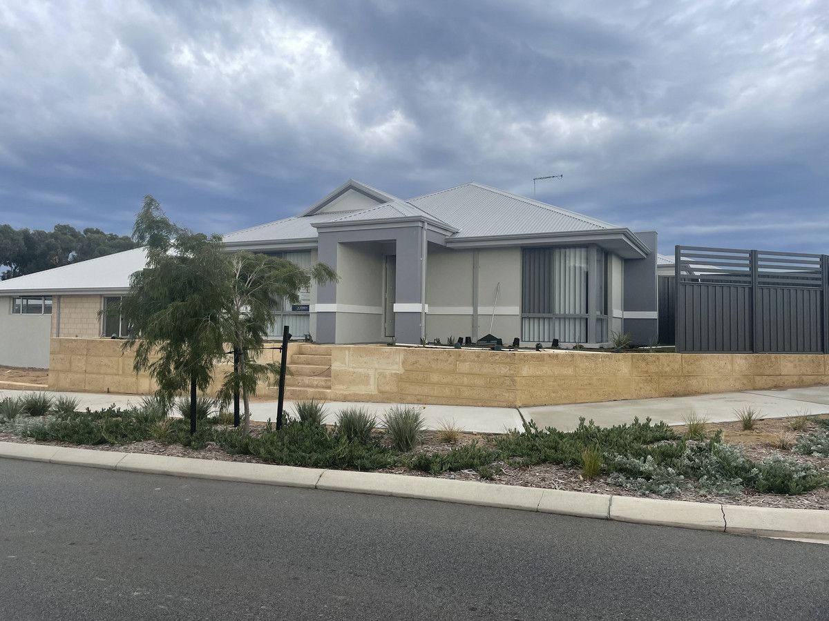 4 bedrooms House in 5 Huntington Street MADORA BAY WA, 6210