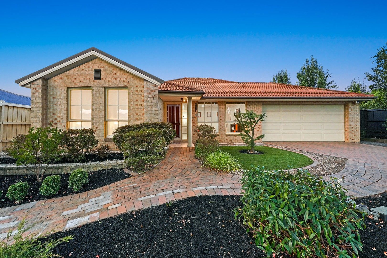 4 Cedarwood Crescent, Berwick VIC 3806, Image 0