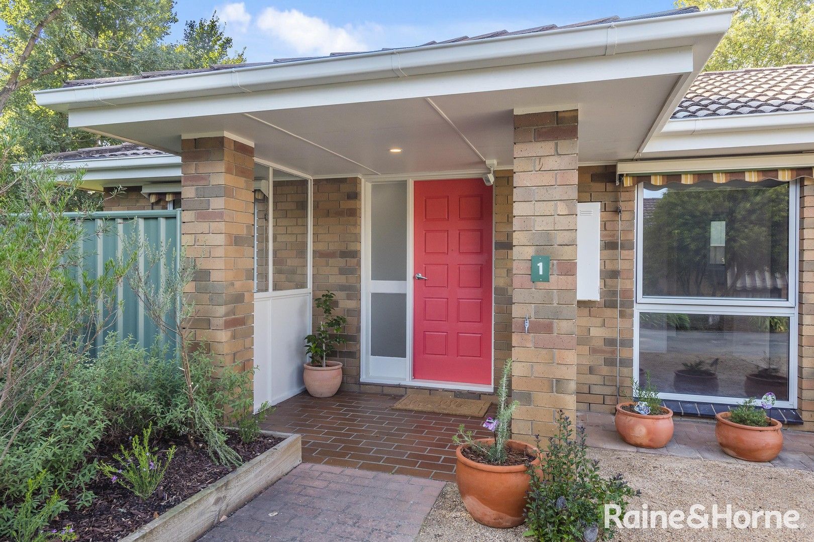 1/15-17 Maxwell Street, Kyneton VIC 3444, Image 0