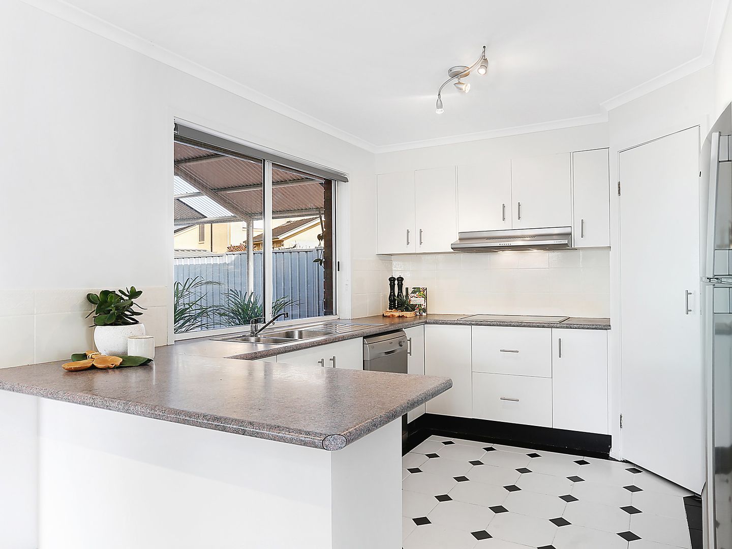 28 Lemongum Place, Alfords Point NSW 2234, Image 2