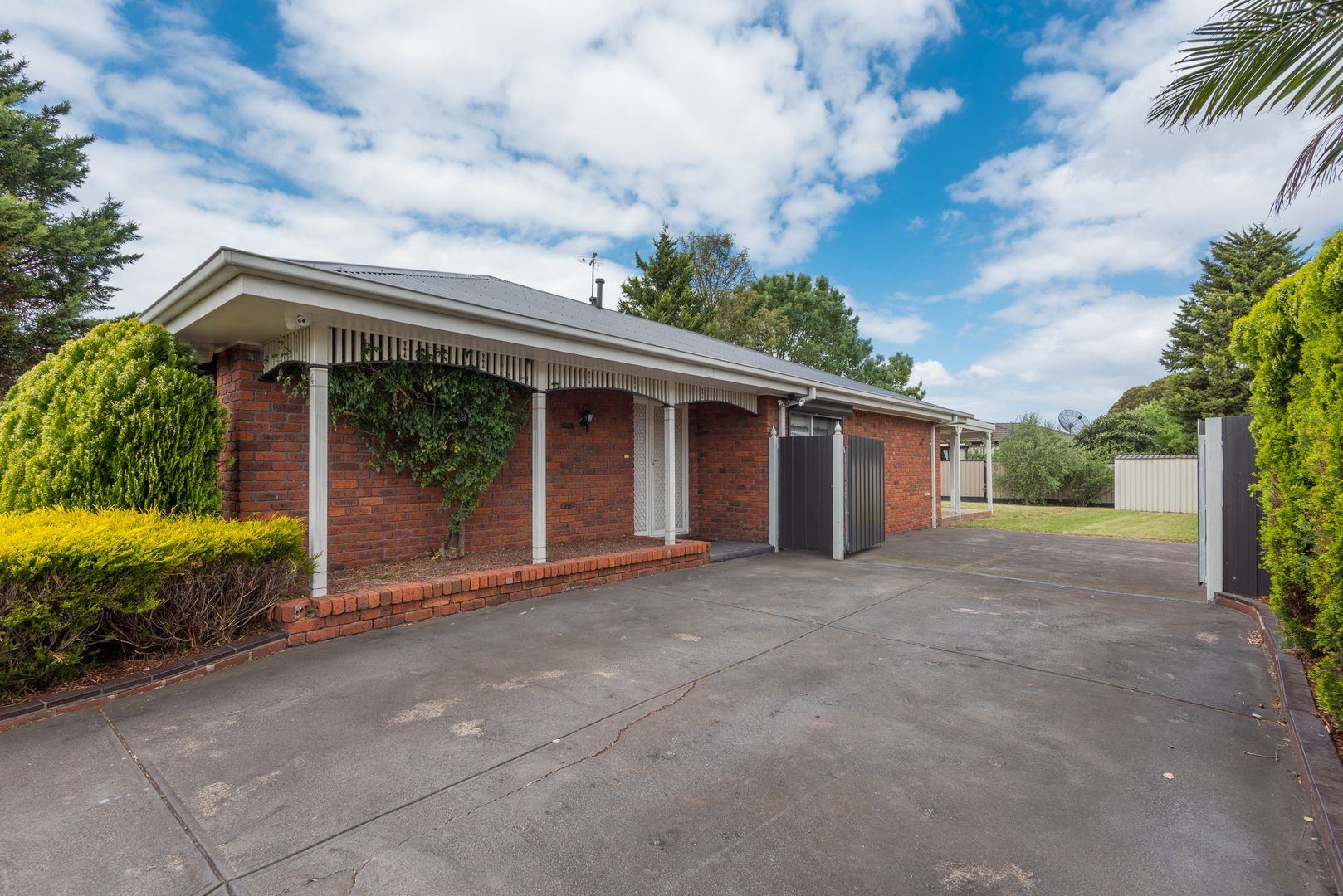 14 Gunbower Crescent, Meadow Heights VIC 3048, Image 2