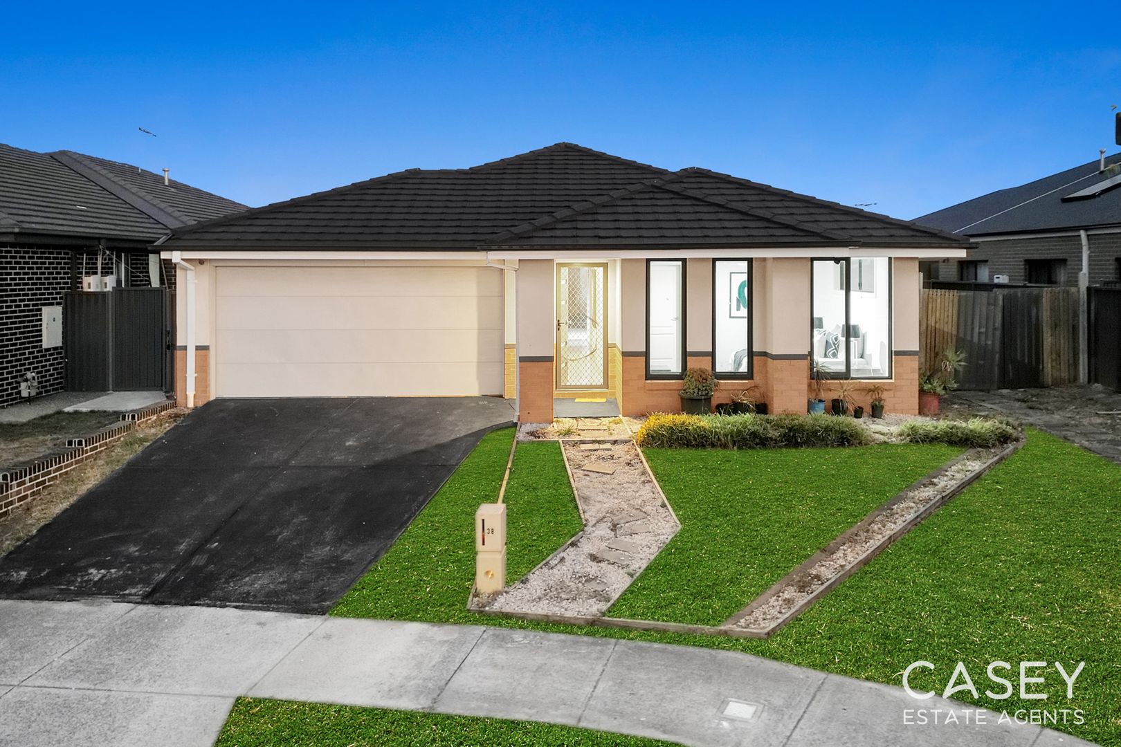 38 Genevieve Circuit, Cranbourne East VIC 3977, Image 2