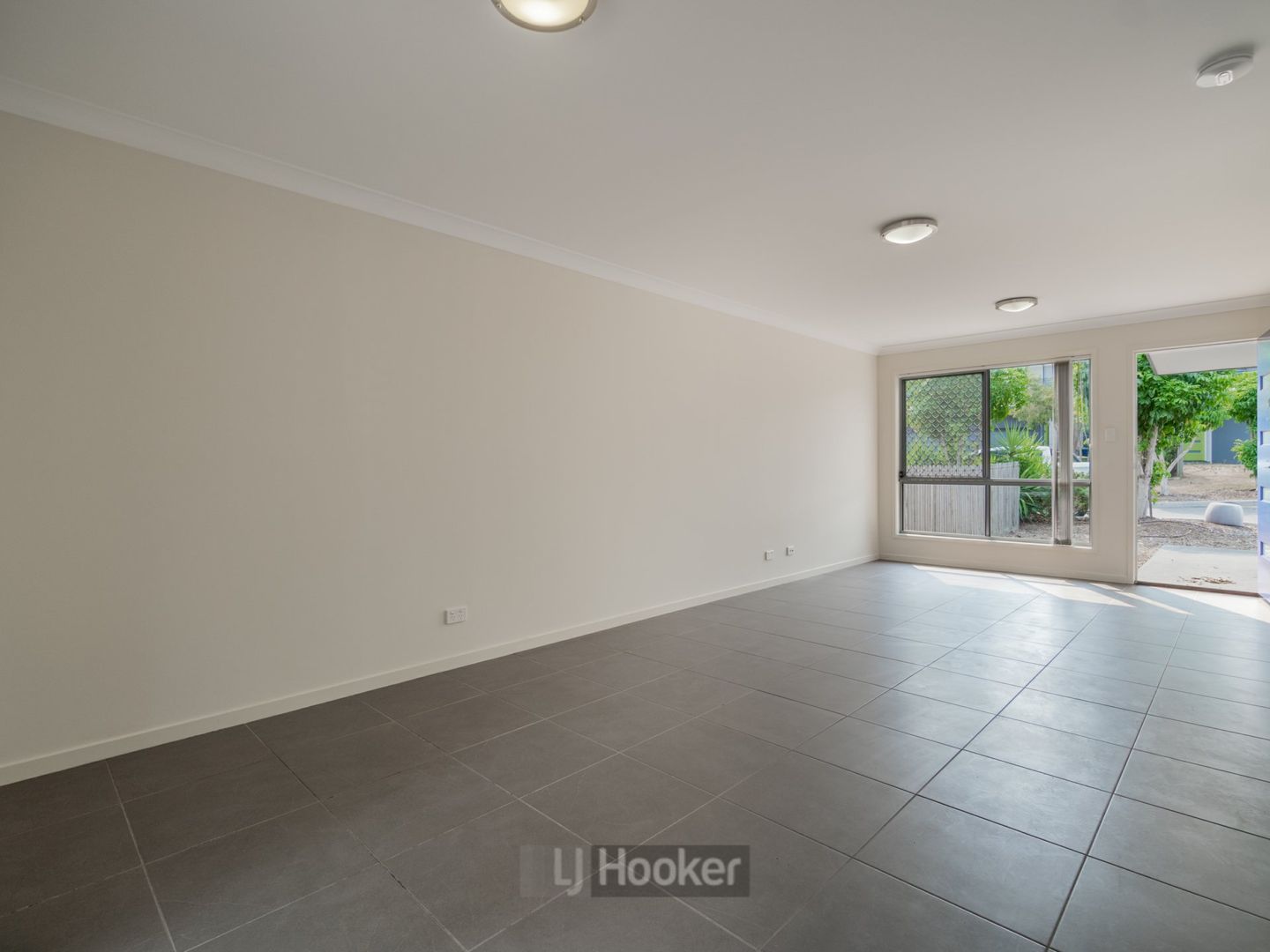 10/1-9 Emerald Drive, Regents Park QLD 4118, Image 2