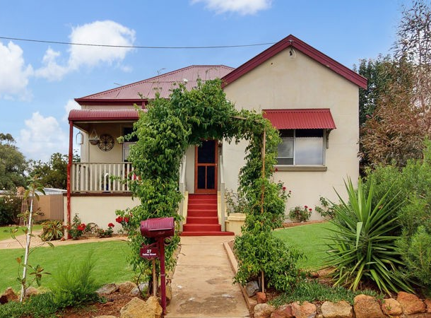 27 Dalley Street, Junee NSW 2663