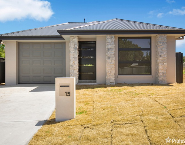 15 Madgwick Drive, Armidale NSW 2350