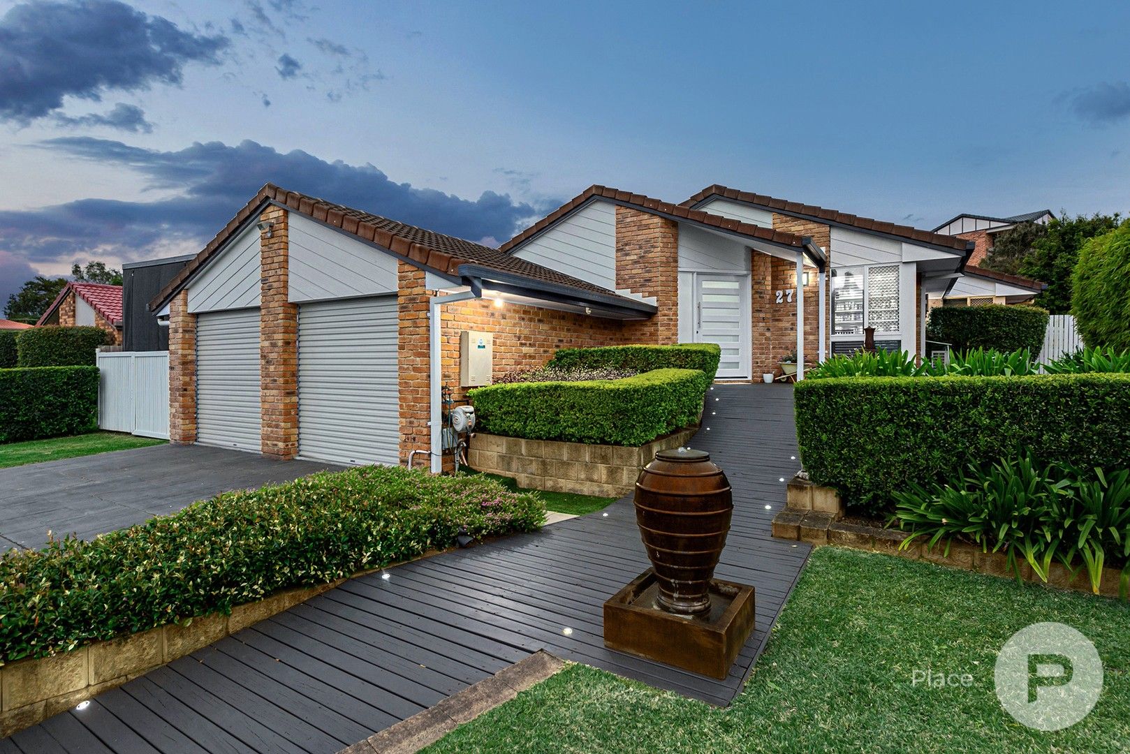 4 bedrooms House in 27 Paramount Circuit MCDOWALL QLD, 4053