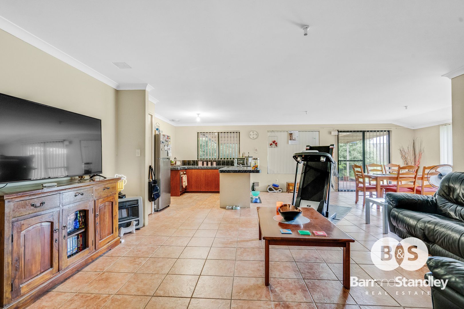 76 Chapple Drive, Australind WA 6233, Image 2