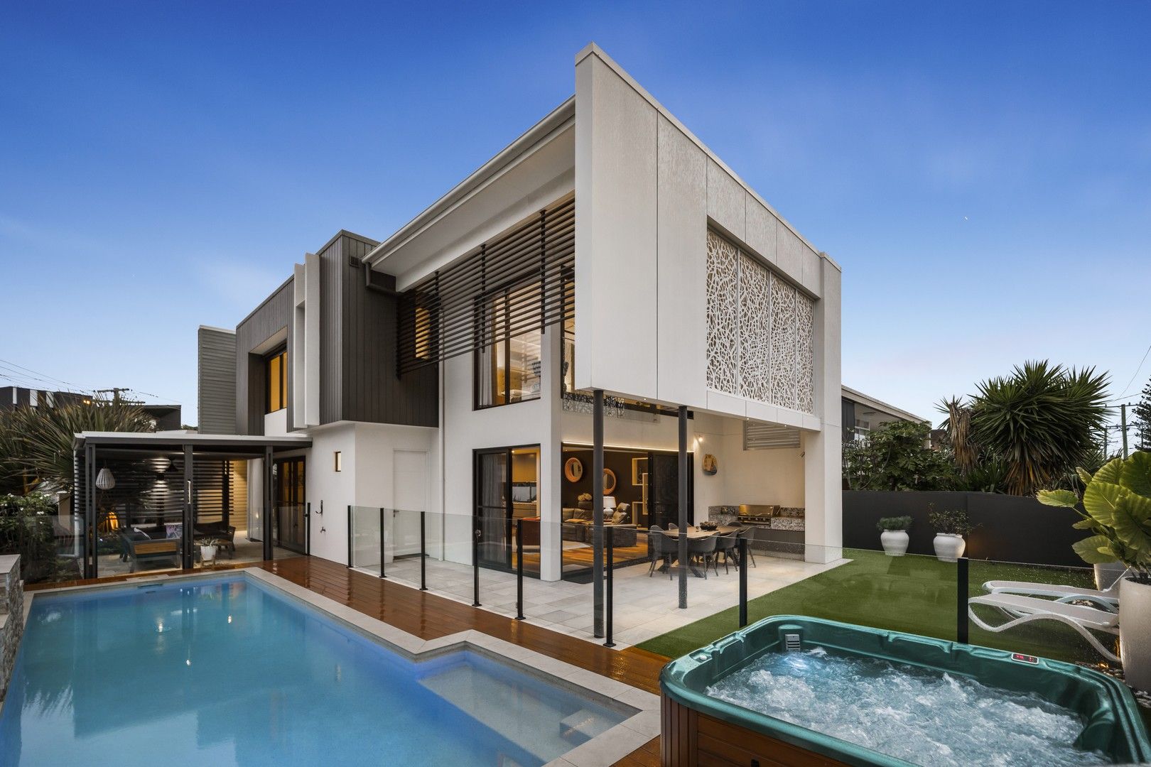 4 bedrooms House in 91 Monaco Street BROADBEACH WATERS QLD, 4218