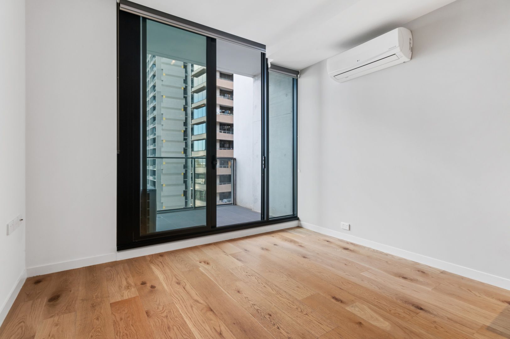 2707/11 Rose Lane, Melbourne VIC 3000, Image 2