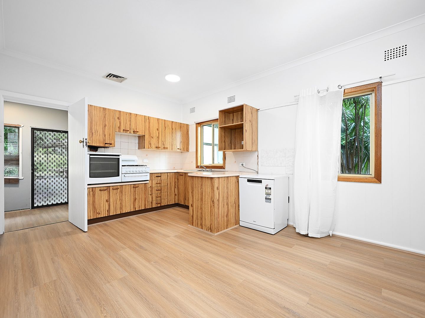 2 Galen Avenue, Hornsby NSW 2077, Image 2