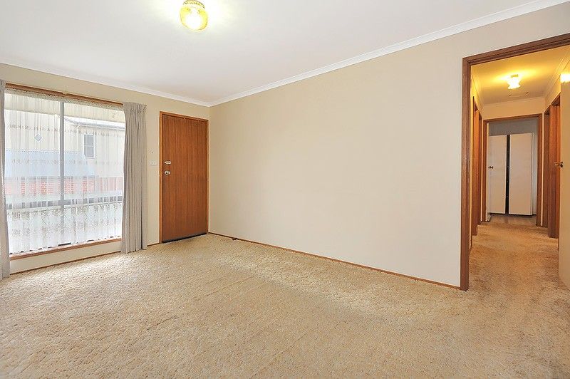 20/106 Burnbank Close, Lake Wendouree VIC 3350, Image 2