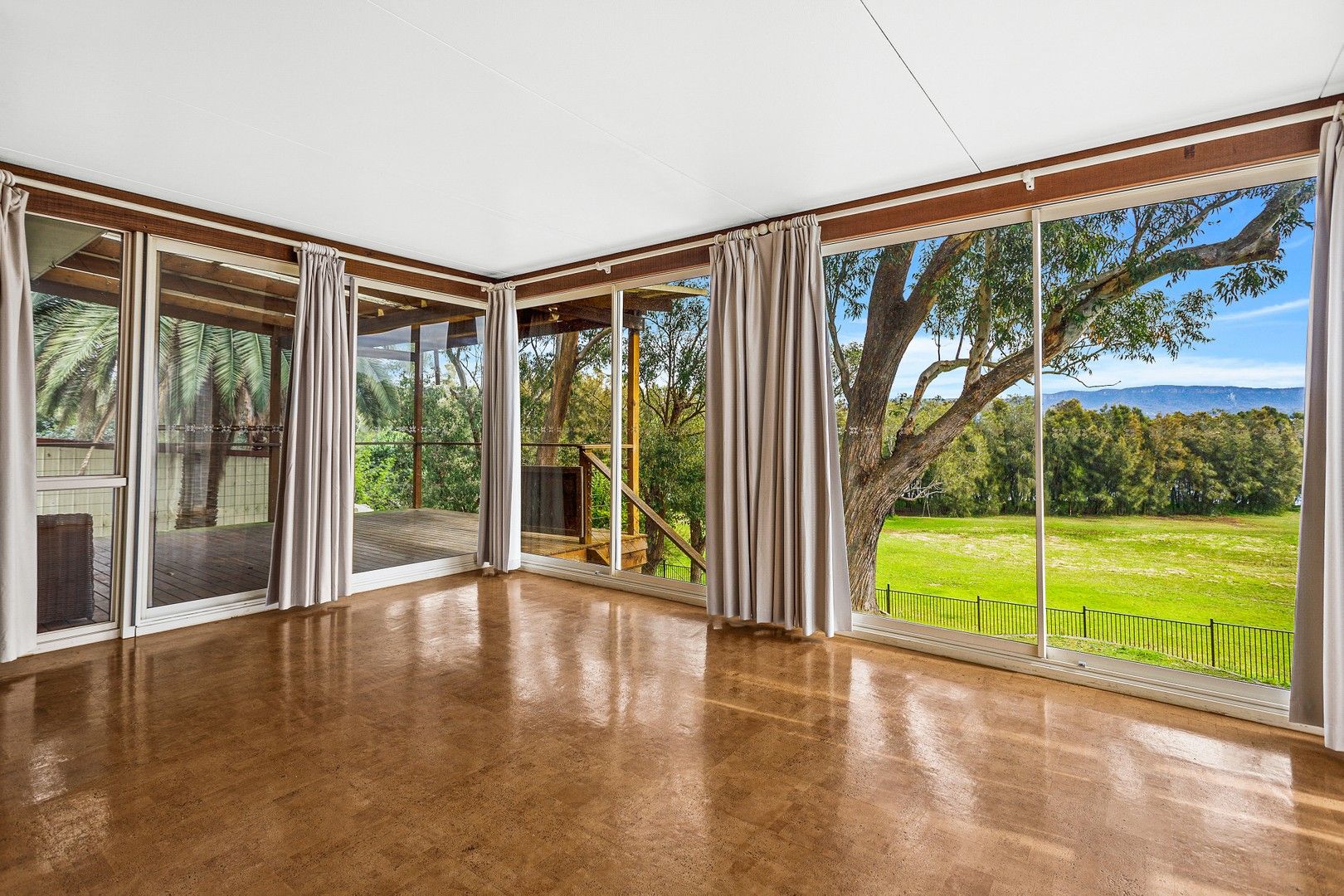 3 bedrooms House in 27 Bridge Avenue OAK FLATS NSW, 2529