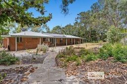5 bedrooms House in 4 Estuarine Court LESCHENAULT WA, 6233