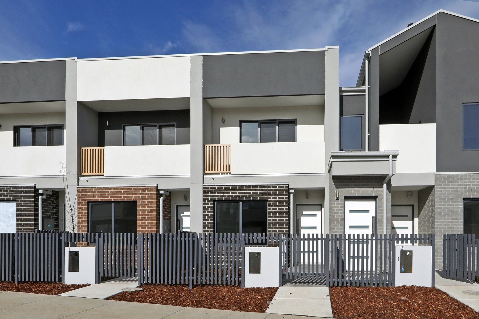 2 bedrooms Townhouse in 2 Egret Walk ROWVILLE VIC, 3178