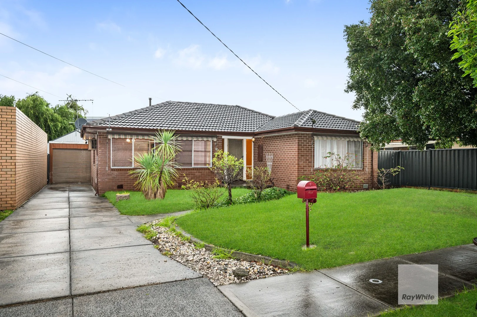 24 Katrina Drive, Gladstone Park VIC 3043