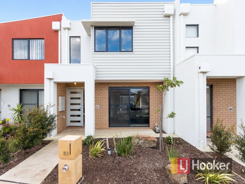 2 bedrooms Townhouse in 82 Green Gully Road CLYDE VIC, 3978