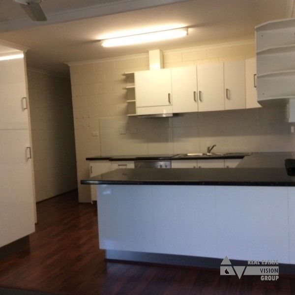 Unit 4/6 Clark Dr, Emerald QLD 4720, Image 2