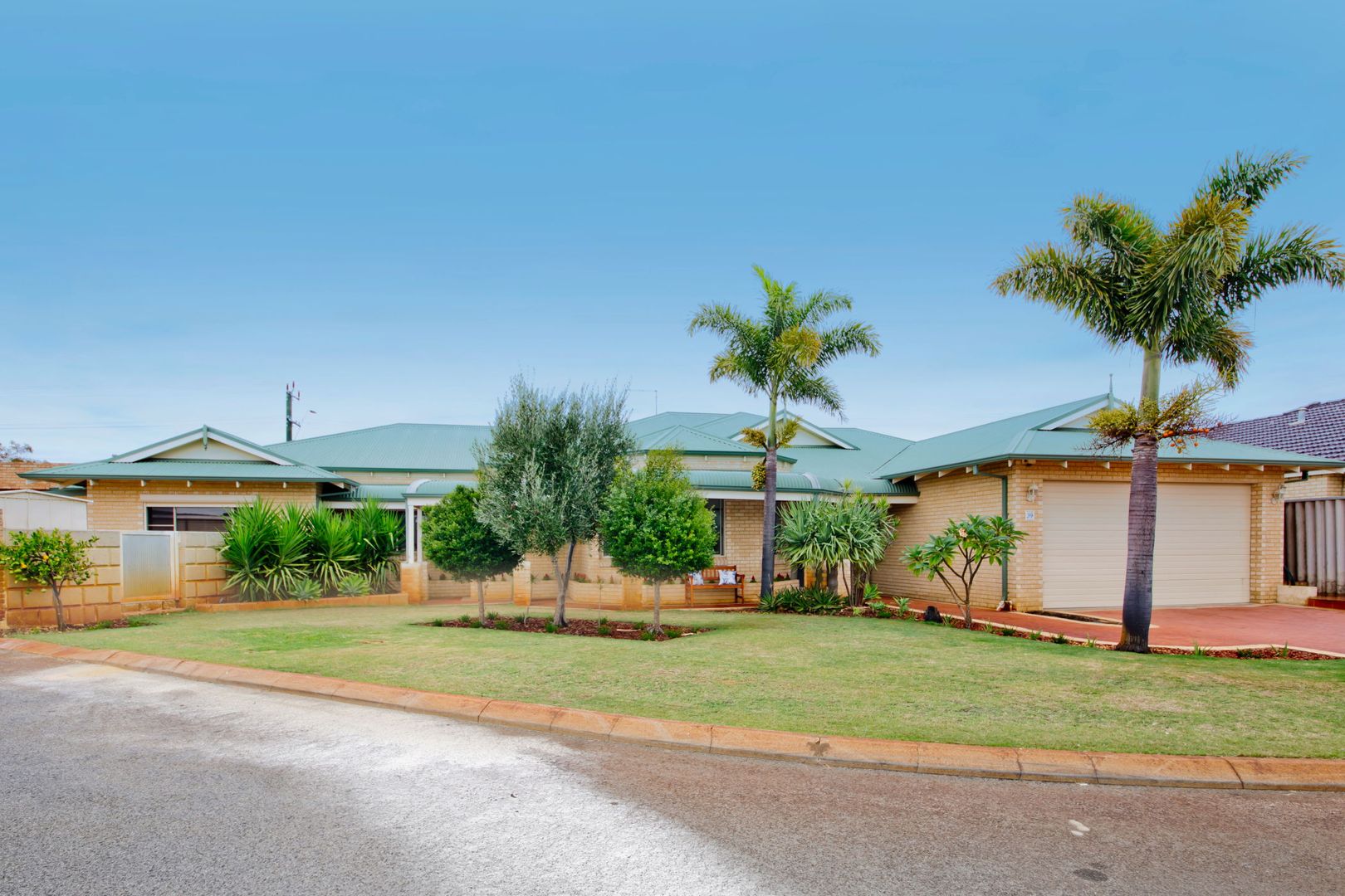 39 Oriole Street, Stirling WA 6021, Image 2