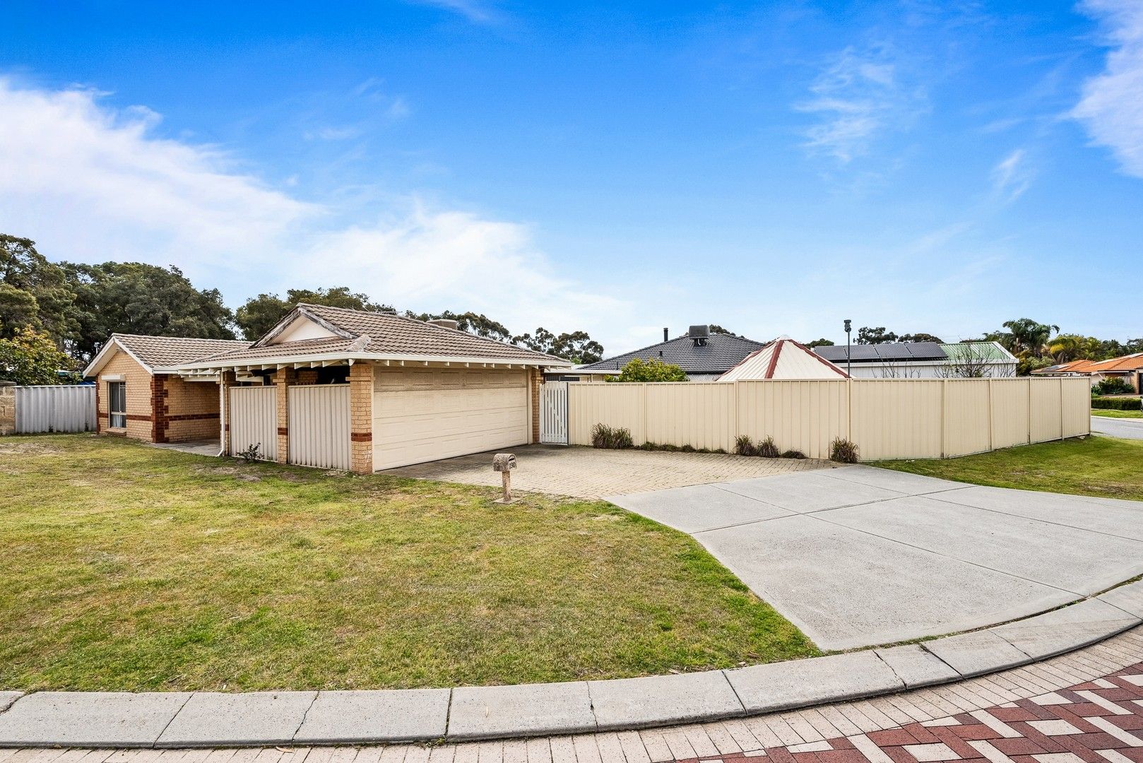 4 bedrooms House in 190 Hamelin Drive BALLAJURA WA, 6066