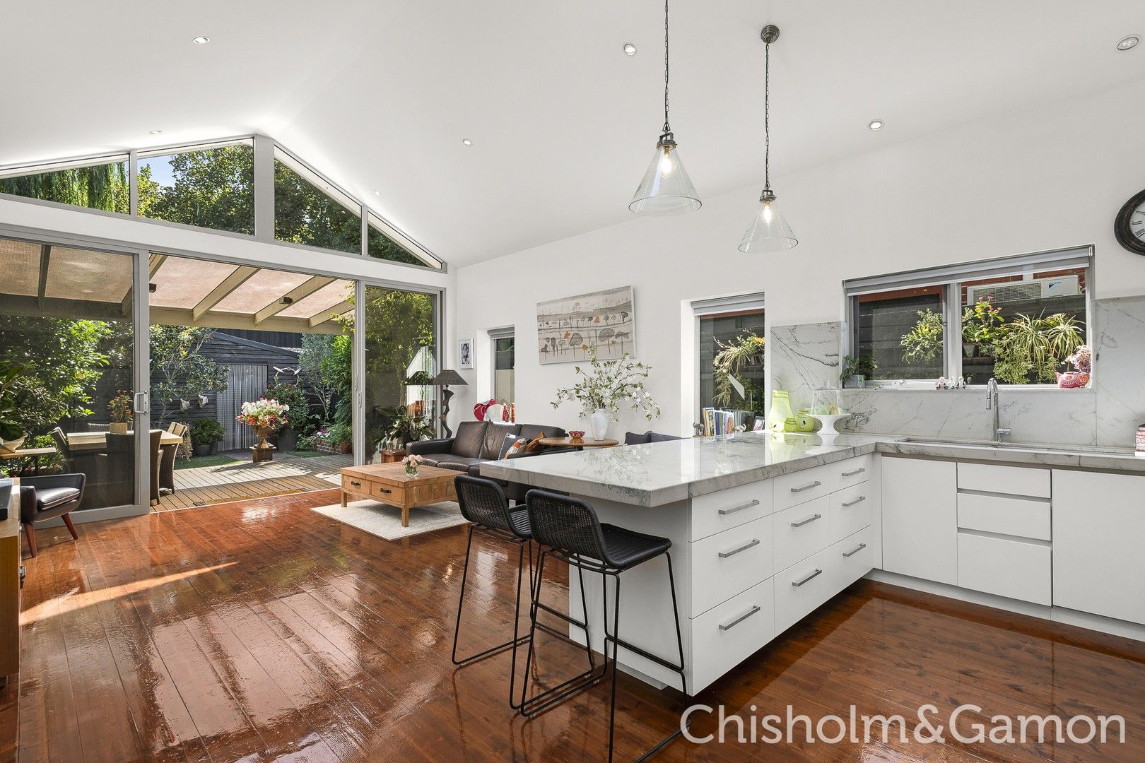 4 bedrooms House in 111 Mitford Street ELWOOD VIC, 3184