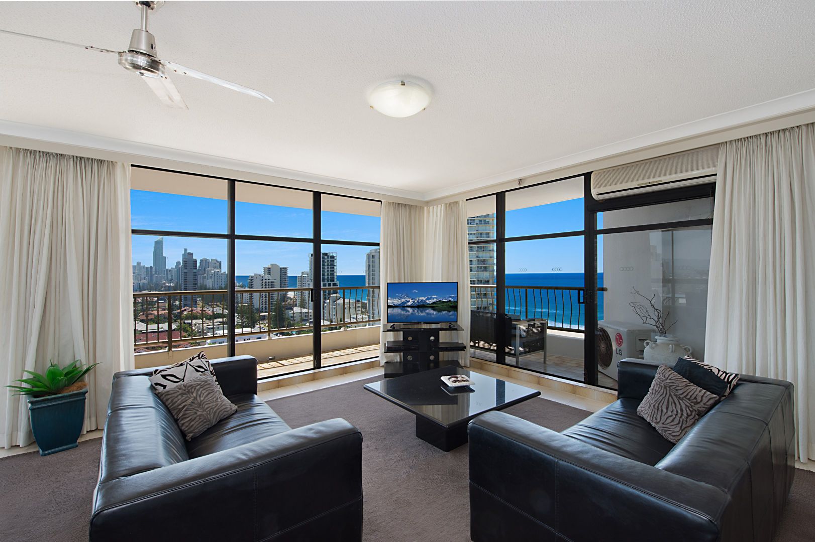 16D 'Beach Haven' 1 Albert Avenue, Broadbeach QLD 4218, Image 2