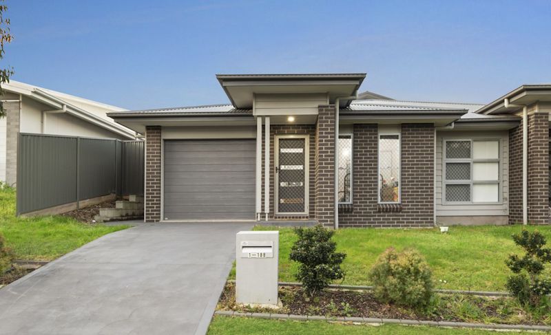 4 bedrooms Duplex in 1/188 Denton Park Dr ABERGLASSLYN NSW, 2320