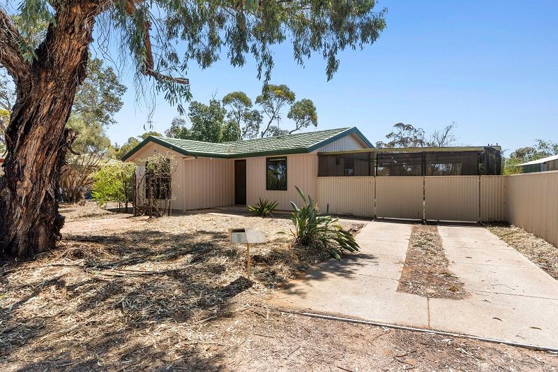 3 bedrooms House in 5 Hall Crescent WAIKERIE SA, 5330