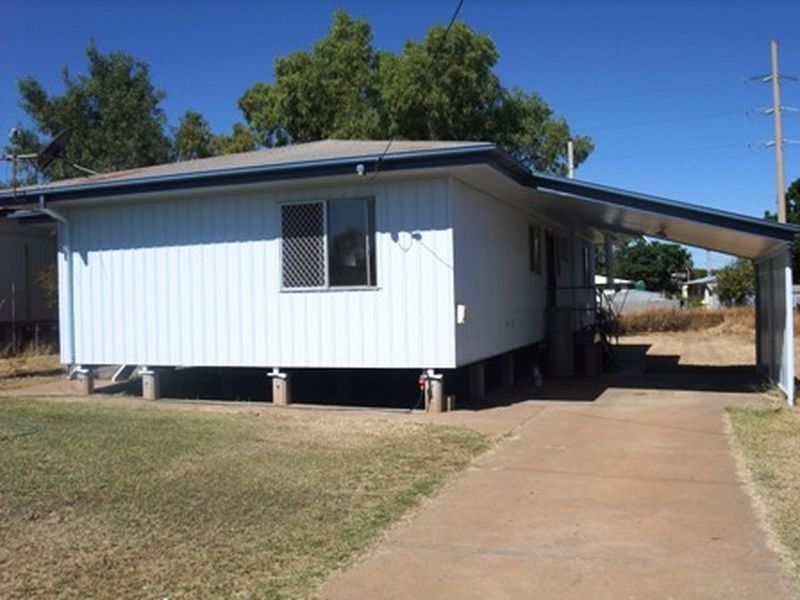 4 bedrooms House in 4 Richards Crescent MOUNT ISA QLD, 4825