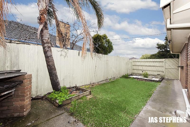 1/102 The Avenue, SPOTSWOOD VIC 3015, Image 2