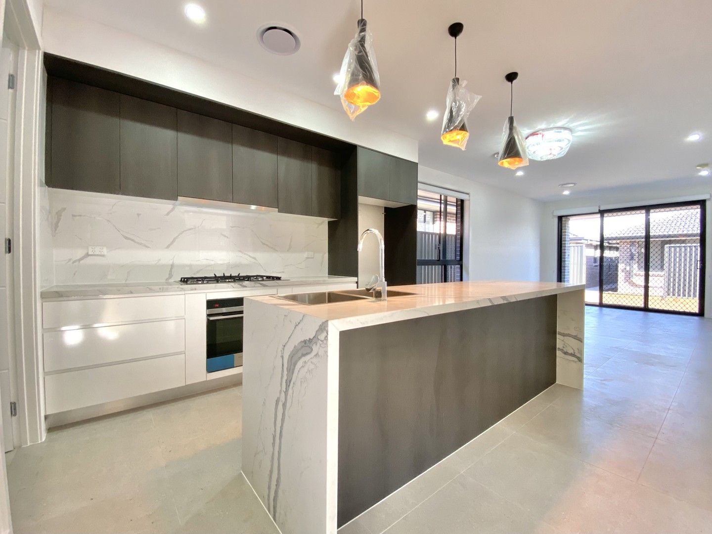 4 bedrooms House in 15 Salix Crescent MARSDEN PARK NSW, 2765