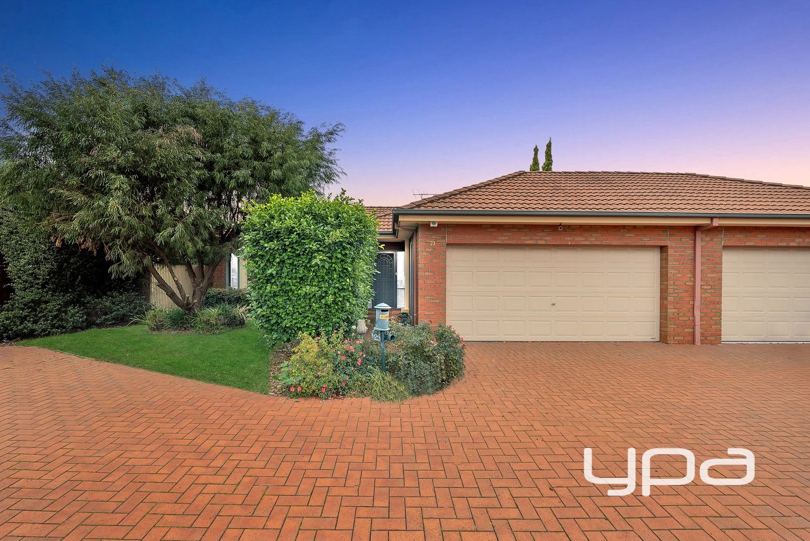 3 bedrooms House in 23 The Glades TAYLORS HILL VIC, 3037