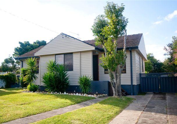 4 Cassia Crescent, Gateshead NSW 2290