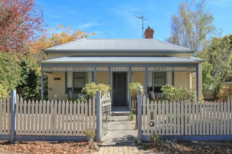 11 Collier Street, Woodend VIC 3442