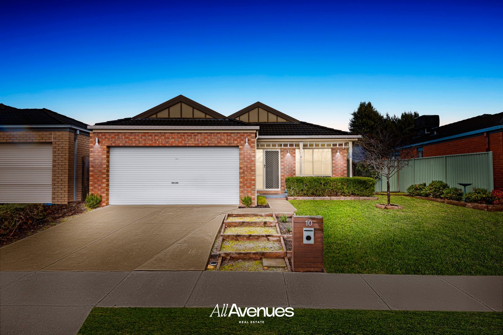 4 bedrooms House in 10 Horsham Drive CRANBOURNE EAST VIC, 3977