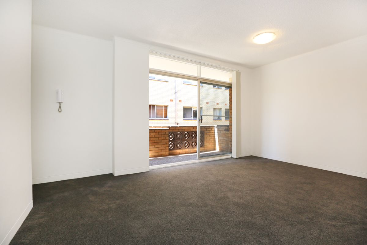 2 bedrooms Apartment / Unit / Flat in 2/12 Mactier Street NARRABEEN NSW, 2101