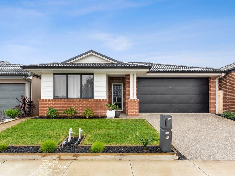 3 bedrooms House in 17 Naughtin Circuit CHARLEMONT VIC, 3217
