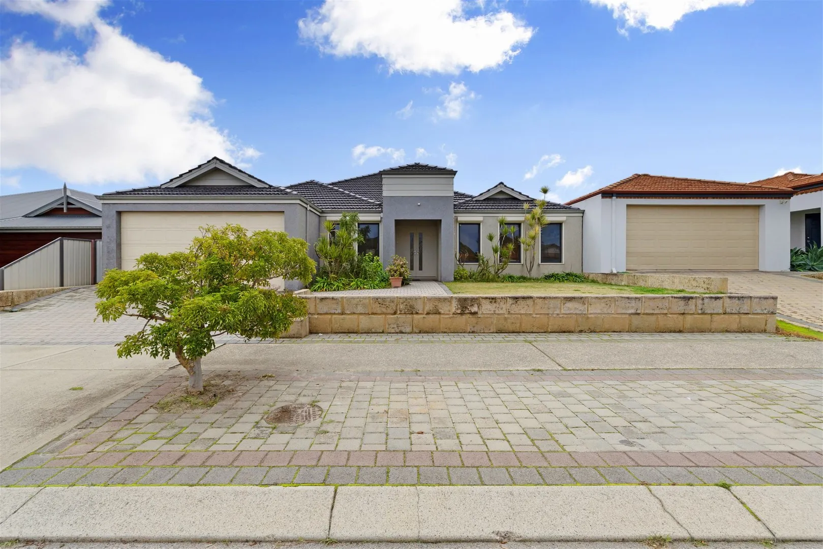 Spacious Family Living with Multiple Living Zones on 518m², Success