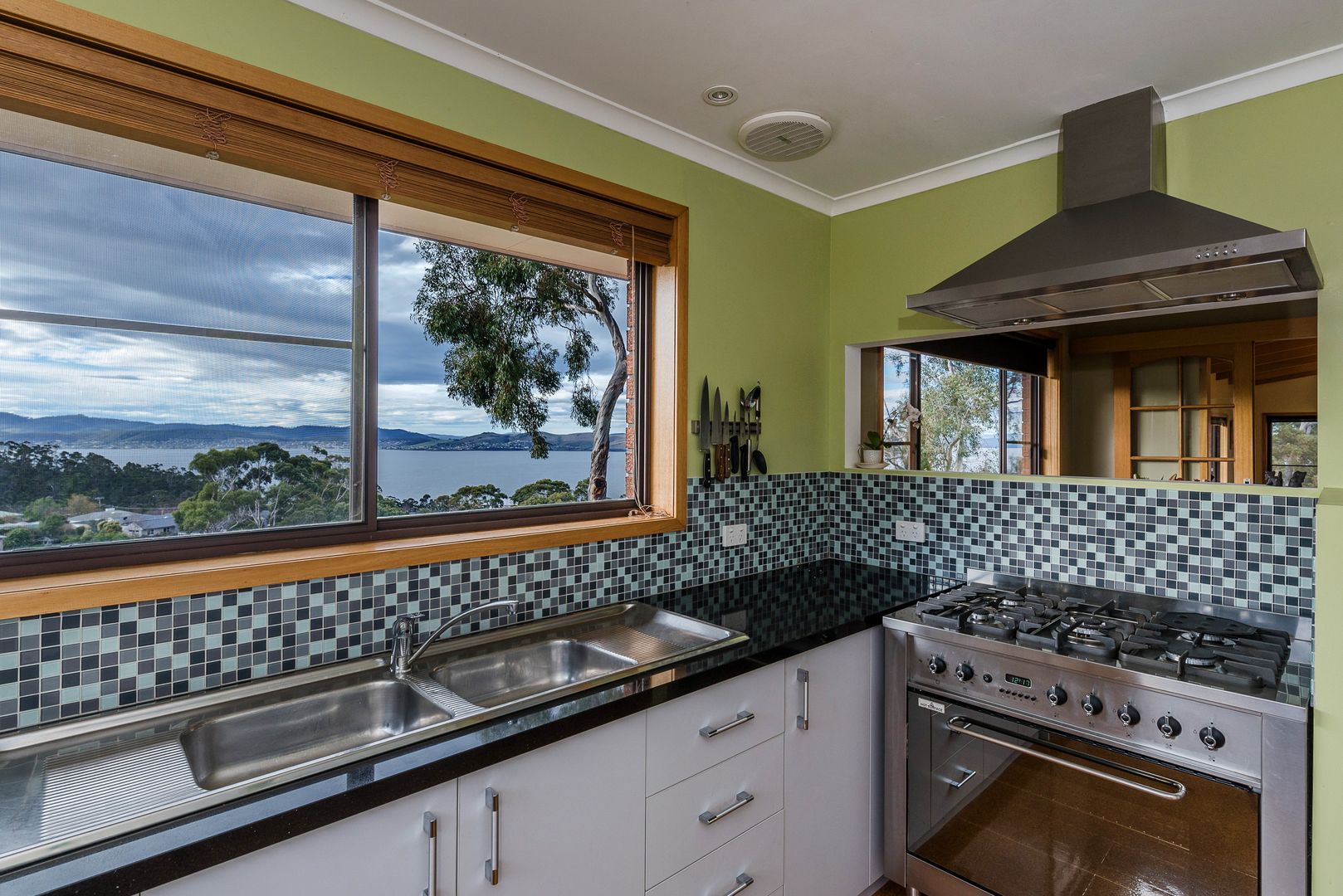 6 Earlwood Court, Taroona TAS 7053, Image 2